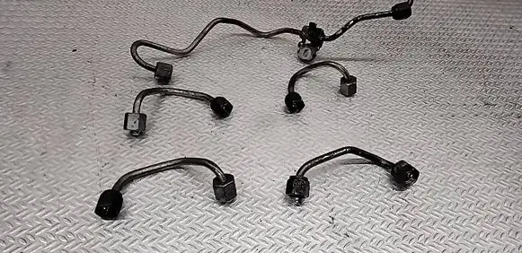 Ford Mondeo MK IV Fuel injector supply line/pipe 