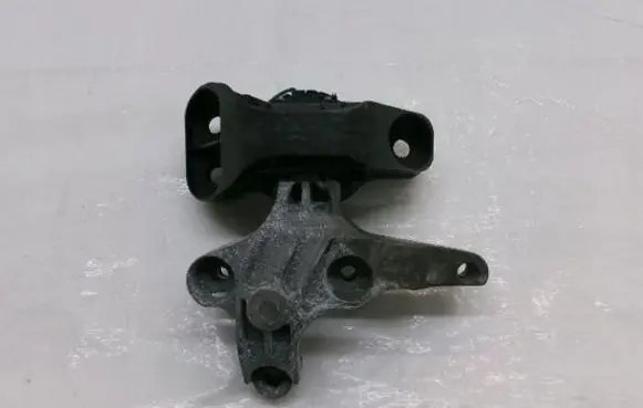 Renault Clio IV Engine mount vacuum valve 112845638R