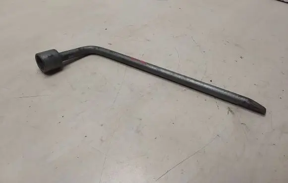 Toyota Avensis Verso Wheel nut wrench 