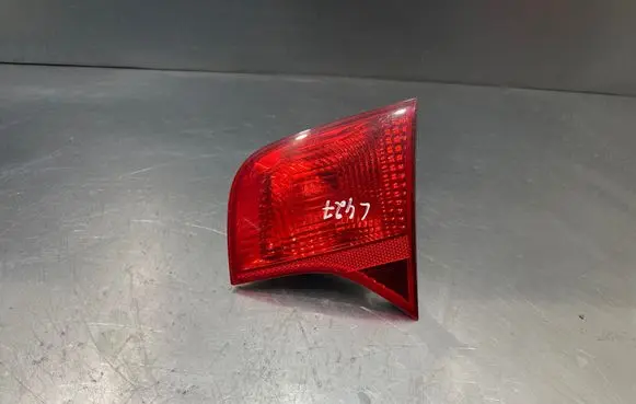 Tailgate rear/tail lights