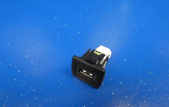 Mercedes-Benz ML AMG W166 USB socket connector A2188200187 20349565