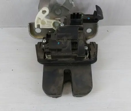 Loading door lock