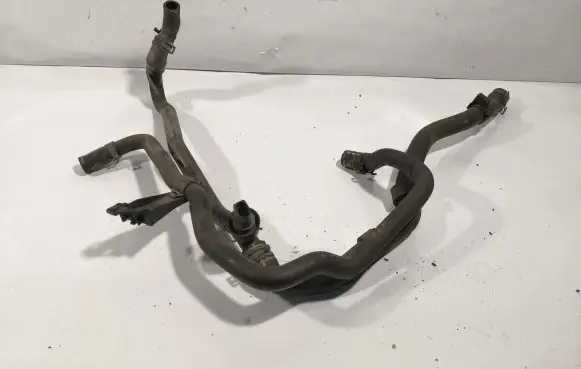 Volkswagen PASSAT B7 Engine coolant pipe/hose