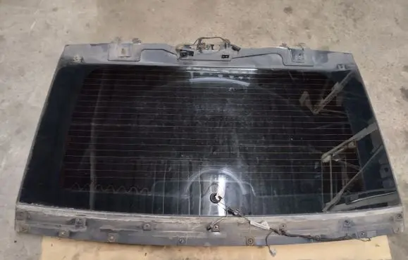Land Rover Range Rover Sport L320 Rear windscreen/windshield window YMN500341B