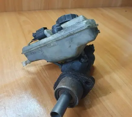 Master brake cylinder