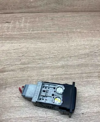 Toyota Avensis T250 Windscreen/window heater switch 153261 153337 WITHPLUG