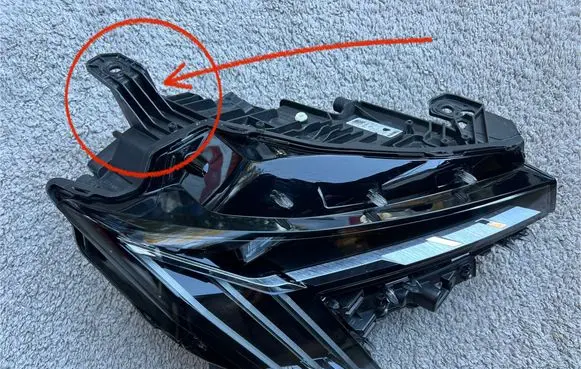 Headlight/headlamp mounting bracket