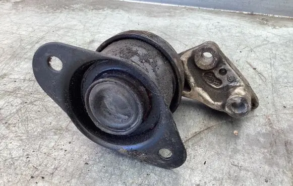 Honda Accord Engine mount bracket