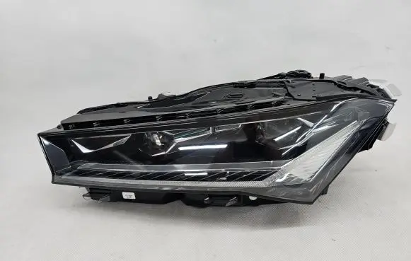 Skoda Superb B9 Headlight/headlamp 3P1941015A
