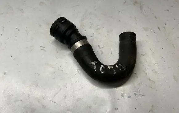BMW X5 E70 Engine coolant pipe/hose 8377702