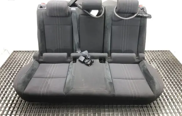 Volkswagen Golf VII Second row seats 