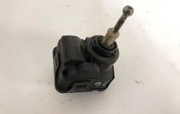 Audi A6 S6 C4 4A Headlight level adjustment motor 4A0941295