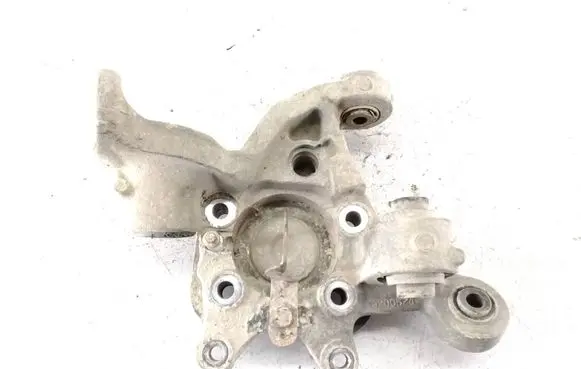 Rear wheel hub spindle/knuckle