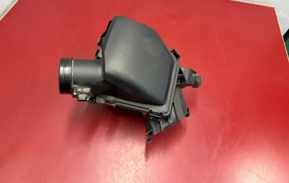 BMW X1 U11 Air filter box 8489429 13718489429