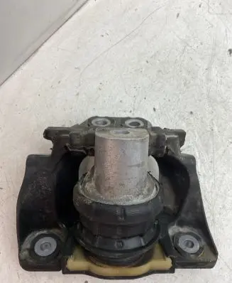 Volvo XC60 Engine mount bracket 32137496