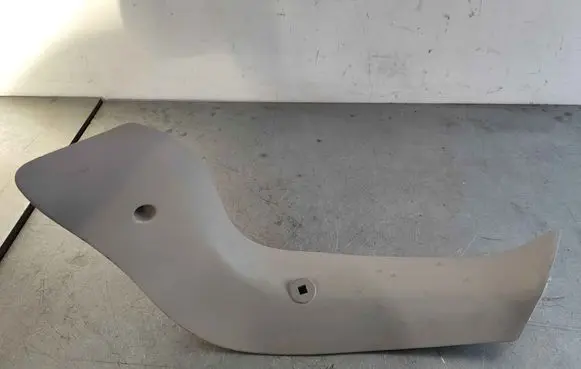 Renault Zoe Tailgate trim 909026569r