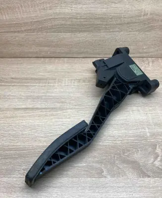 Opel Zafira A Accelerator throttle pedal 90581208 0281002298