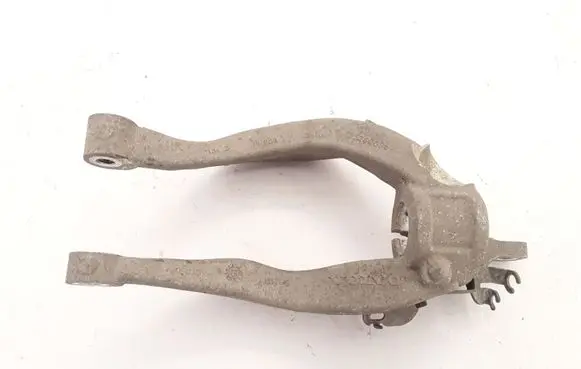 Volvo XC90 Lower shock absorber bracket 31360635
