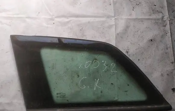 Opel Astra H Rear side window as2