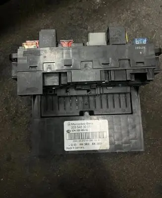 Mercedes-Benz C W203 Fuse box set 2035453001