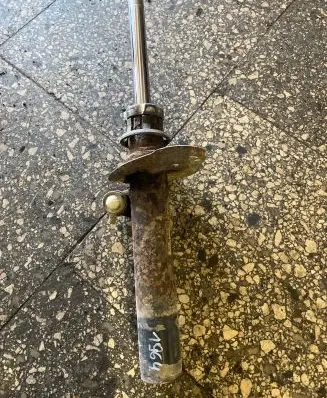 Volkswagen PASSAT B6 Front shock absorber/damper