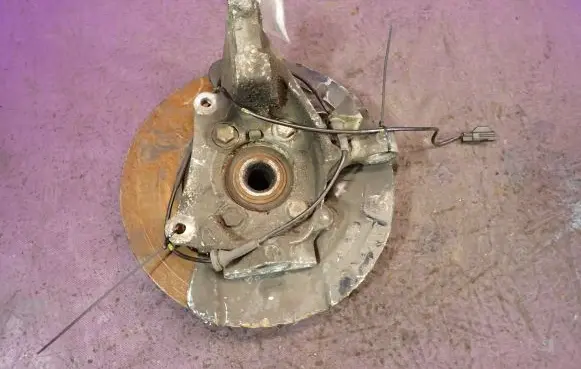 Rear wheel hub spindle/knuckle