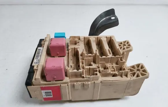 Lexus RX 330 - 350 - 400H Fuse module 82730-48711