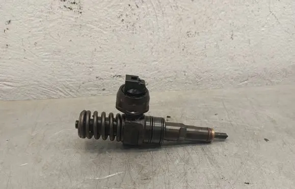 Audi A4 S4 B6 8E 8H Fuel injector 038130073AL