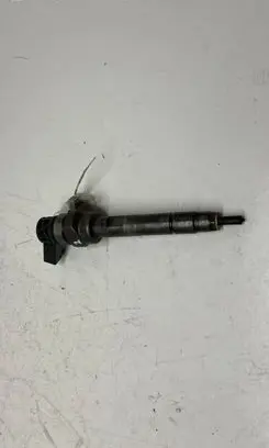 BMW 5 F10 F11 Fuel injector 7810702 781070203