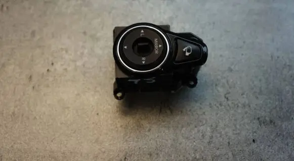 Hyundai i40 Wing mirror switch 39R480-1230
