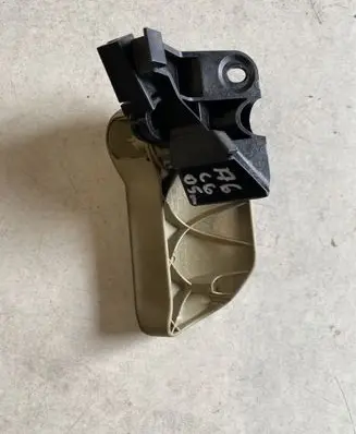Engine bonnet (hood) release handle