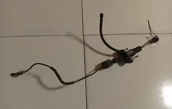 Opel Astra H Clutch master cylinder 90523769
