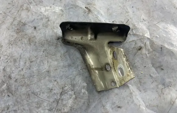 Volkswagen Polo IV 9N3 Fender mounting bracket 6Q0821142
