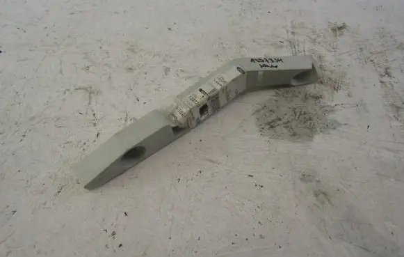 Ford Focus Front bumper mounting bracket 1337334