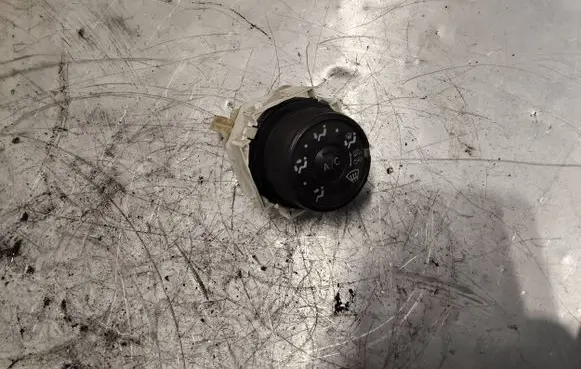 Toyota Yaris Climate control unit 55901 758734
