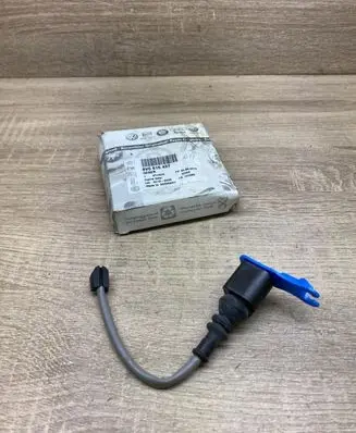 Audi Q3 F3 Brake pads wear sensor 8V0615437