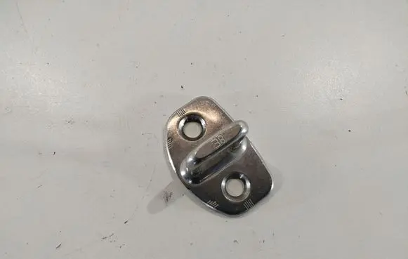 Audi A6 S6 C6 4F Front door lock loop/hook striker 8E0837033