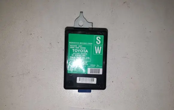Toyota Avensis T270 Door control unit/module 8974005030