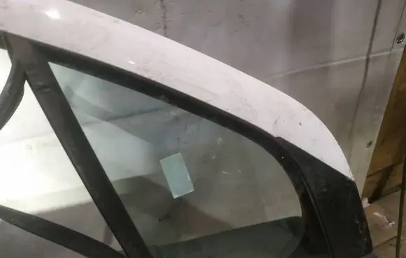 Citroen C3 Front door vent window glass four-door as2