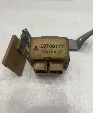 Mitsubishi Pajero Other relay E8T00177 4304