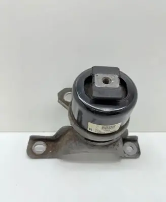 Volvo S60 Engine mount bracket 31330135 F7008000