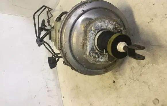 BMW 6 E63 E64 Brake booster 320671792