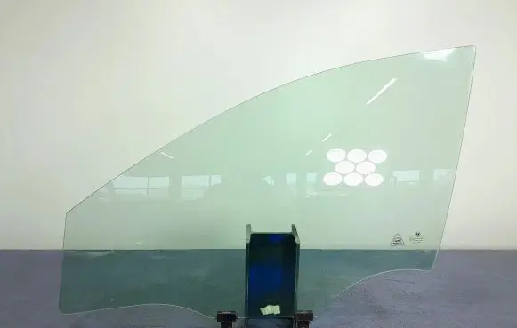Hyundai Tucson IV NX4 Front door window glass four-door 