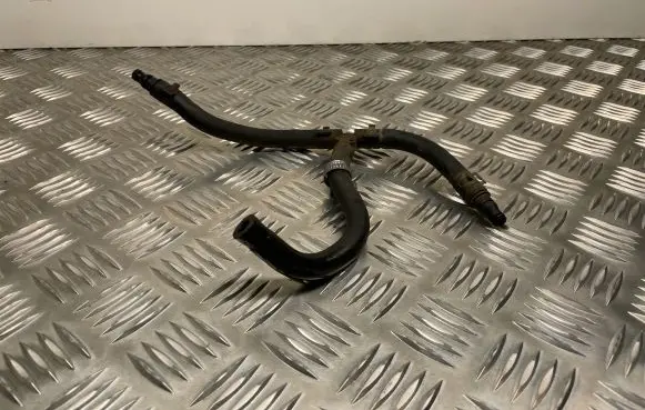 Mercedes-Benz C W204 Engine coolant pipe/hose A2045010325