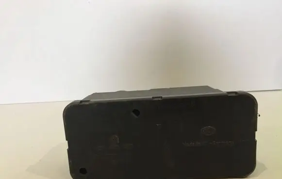 Volkswagen PASSAT B3 Central locking vacuum pump 357962257