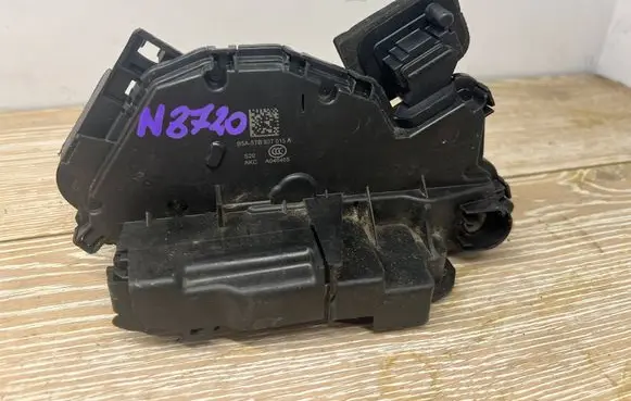 Skoda Fabia Mk3 (NJ) Front door lock 5TB837015A