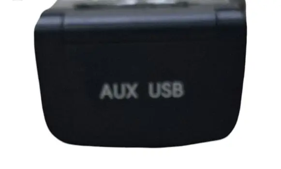 Hyundai Santa Fe USB socket connector 961202W500