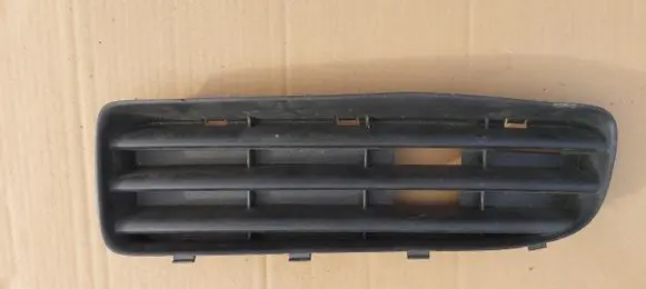 Skoda Octavia Mk1 (1U) Front bumper lower grill 1U0807367B