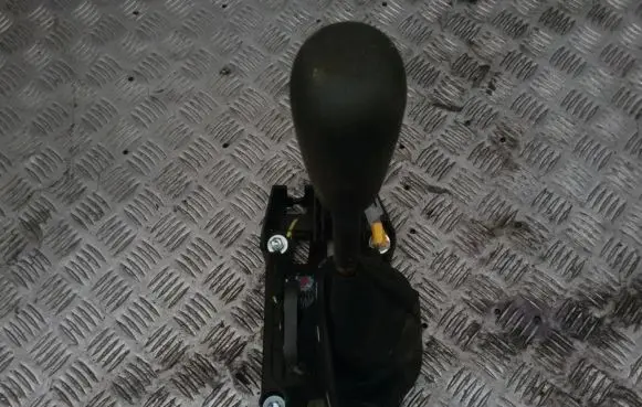 Citroen C1 Gear shifter/selector 335300h010 112101942
