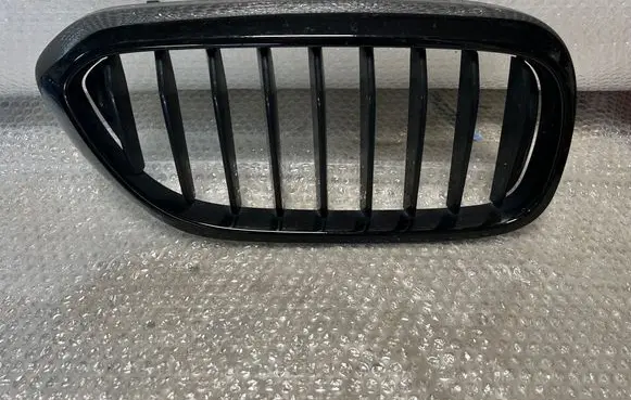BMW 5 G30 G31 G38 Front bumper upper radiator grill 8070470